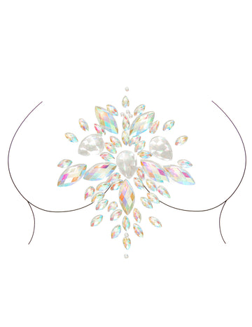 Gros plan sur le décolleté des bijoux pour corps adhésifs motifs céleste