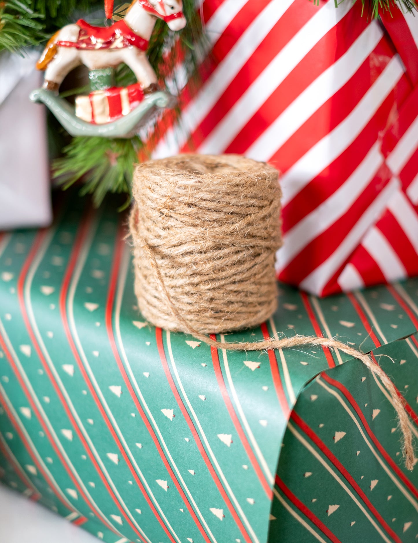 Mise en situation festive de la bobine de cordelette décoration polyvalente