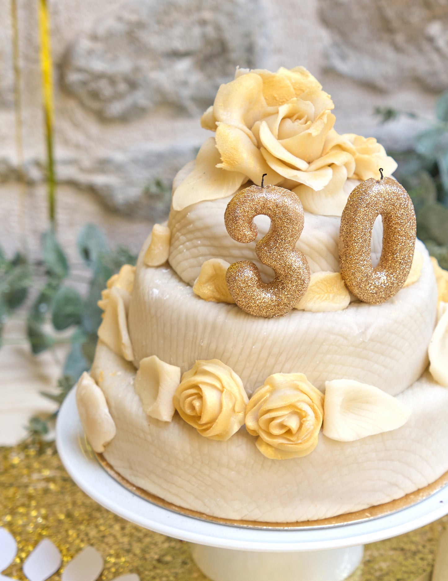 Златна свещ във форма на цифра 3 с брокат за рожден ден 9 cm 