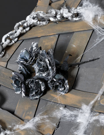 Букет от черни рози на Хелоуин 35 см