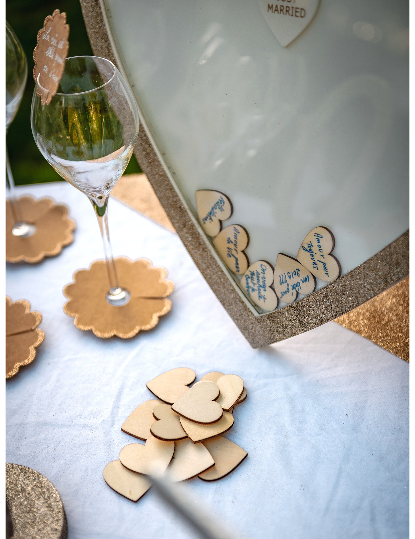 Книга за гости с медна рамка с брокат и дървени сърца, 37 x 40 см cm