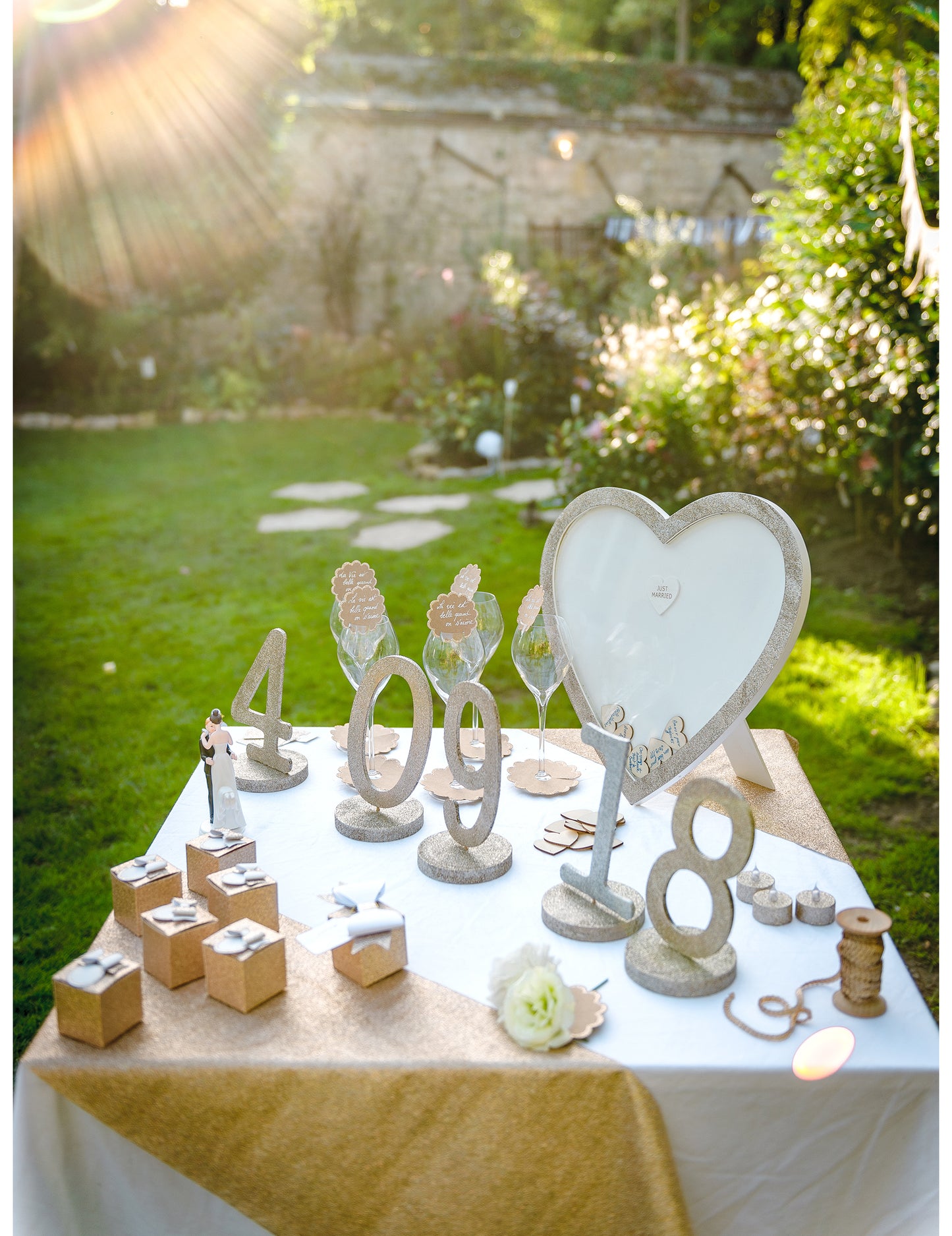 Книга за гости с медна рамка с брокат и дървени сърца, 37 x 40 см cm