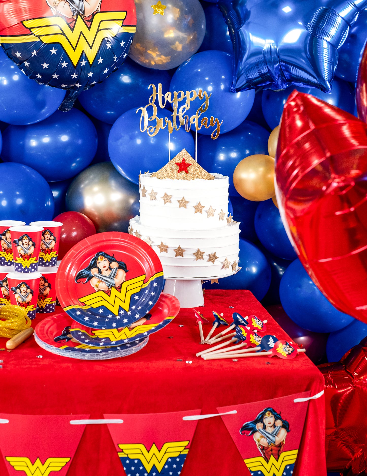 Металик златист картонен топ за торта "Честит рожден ден", 22,5 см cm за шикозна декорация