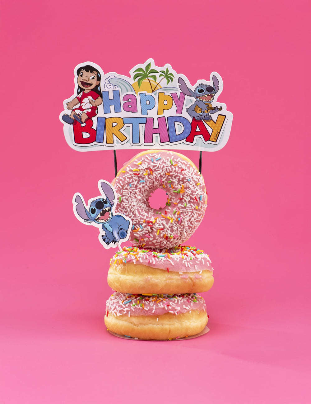 Vue en situation sur des donuts du cake topper Happy Birthday Stitch
