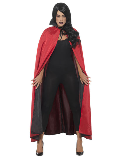 Преден изглед на реверсивното вампирско сатенено наметало