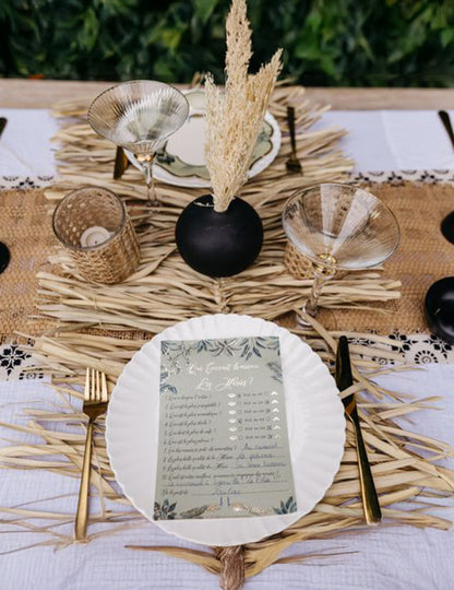Vue de dessus de l'aménagement de table du centre de table feuille de palmier tressée pour décoration de fête