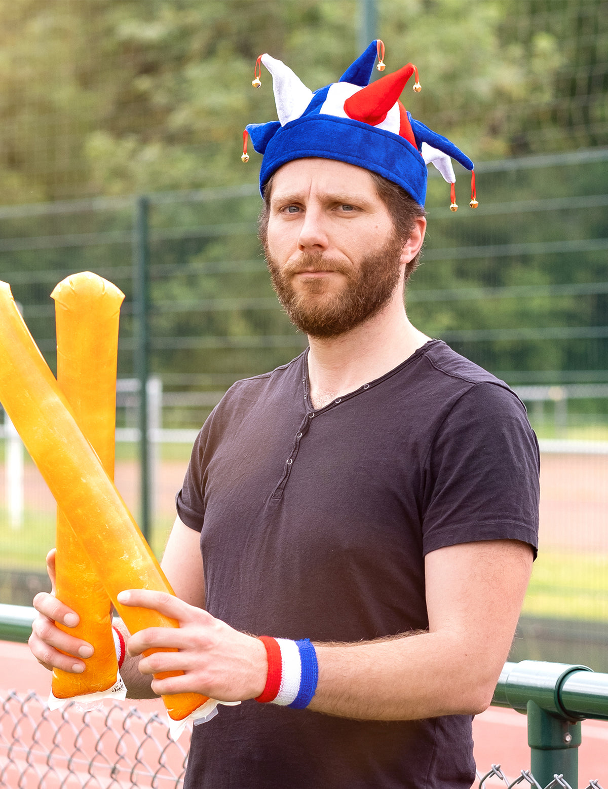 Mise en situation du chapeau de bouffon tricolore supporter France