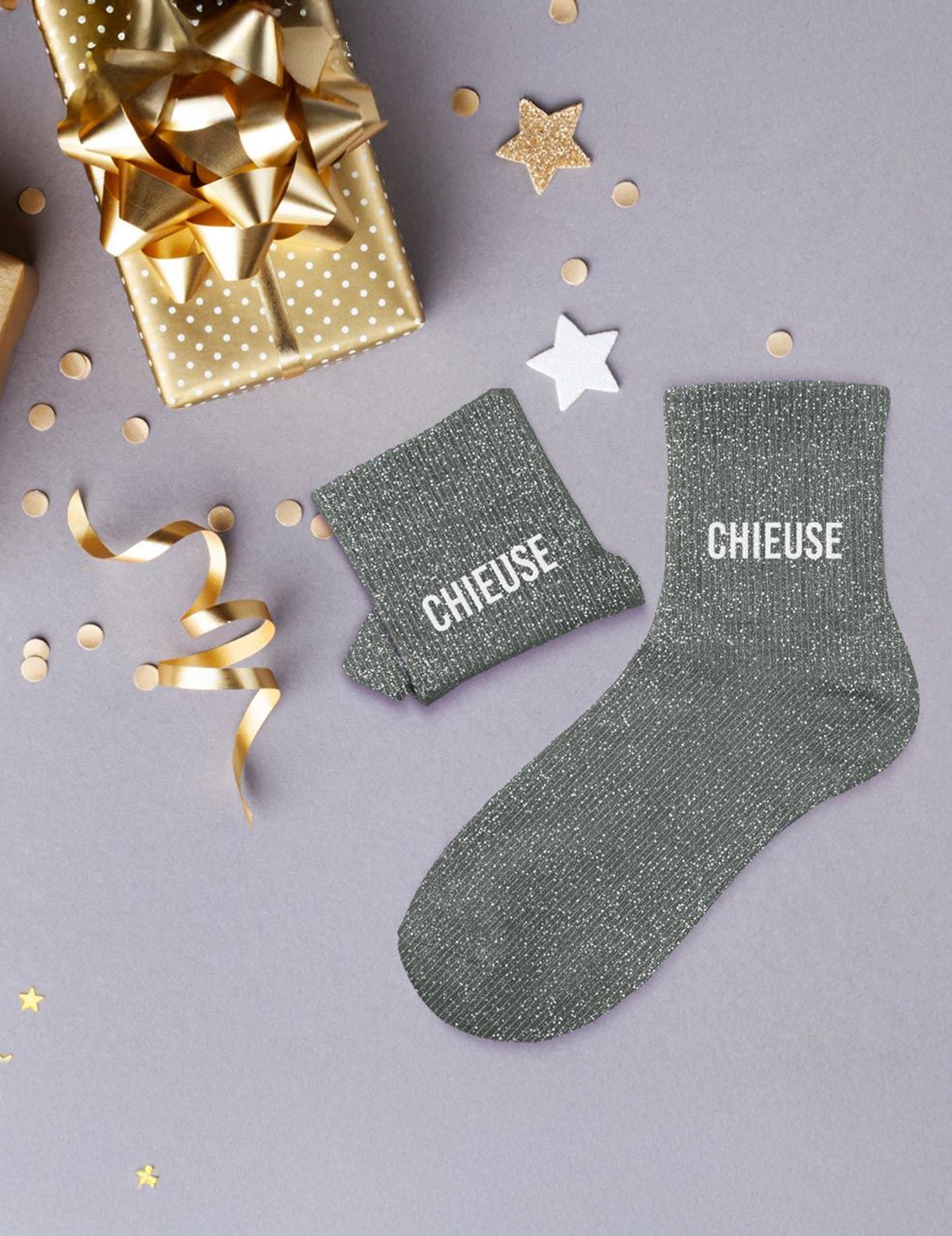 Блестящи чорапи, кучка жена