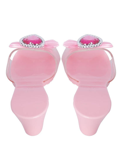 Vue arrière des chaussures de princesse pour enfant