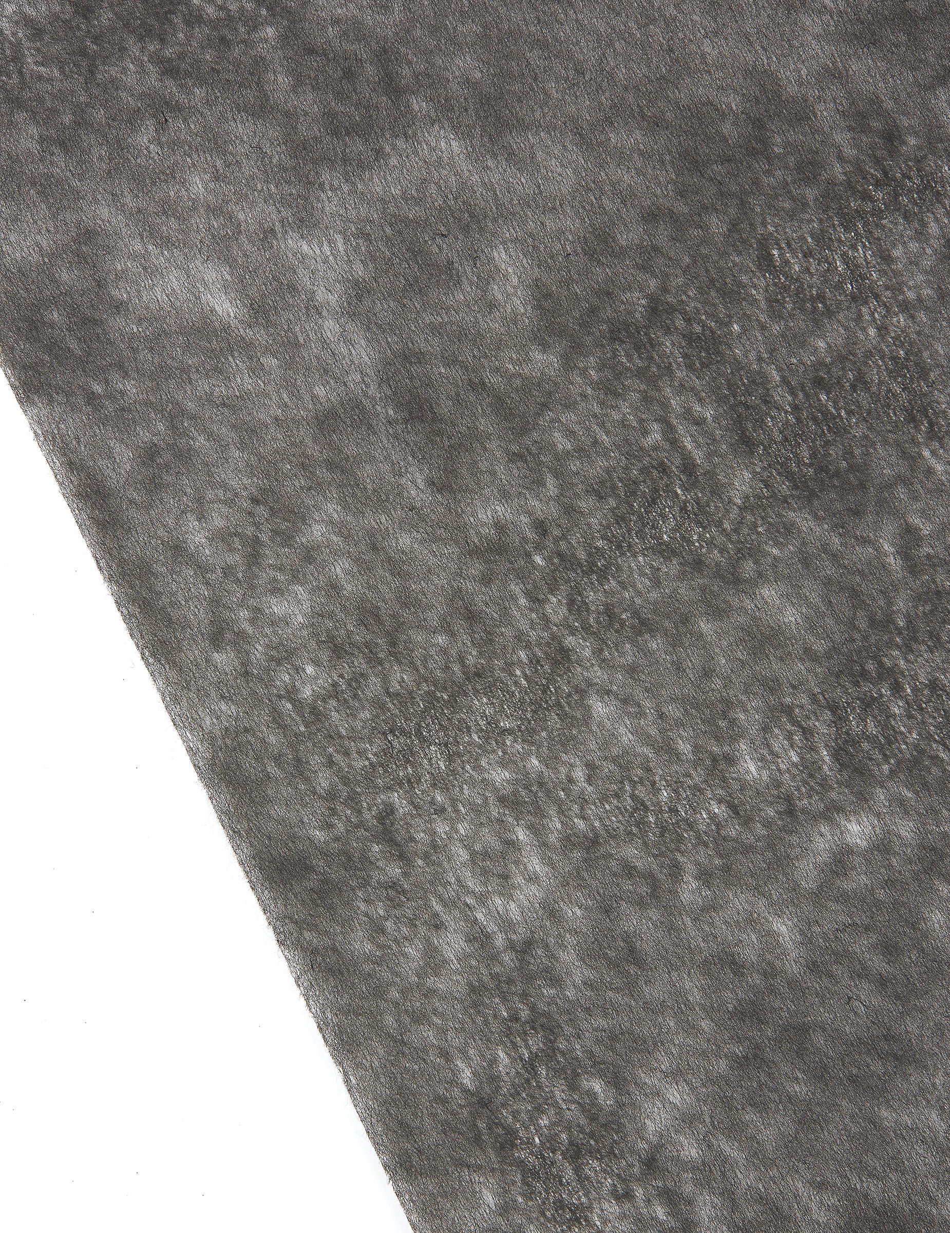 Gros plan sur la texture du chemin de table intissé pour décoration de fête noir