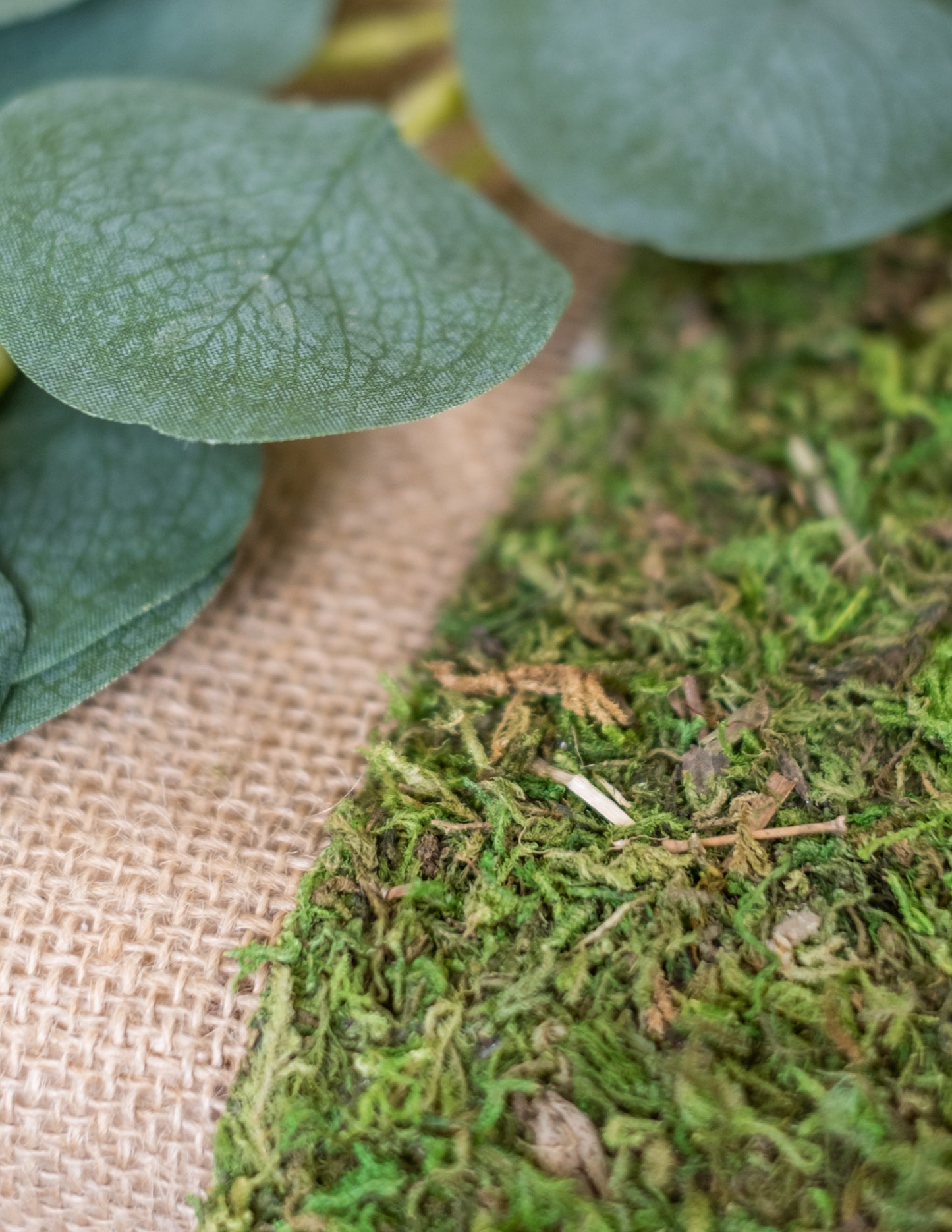 Пътека за маса от естествен мъх 30 cm x 2 м за сватба