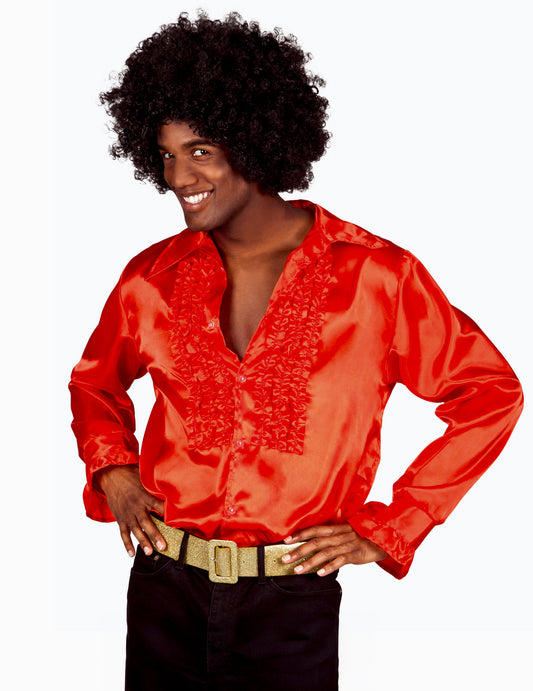 Gros plan sur le jabot de la chemise disco pour homme