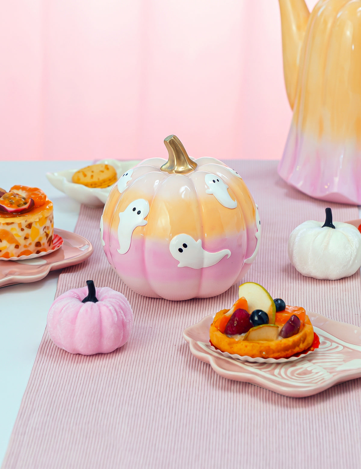 Декоративна тиква Summerween от смола с преливащи цветове и призраци 14,5 x 14,5 x 14,8 cm