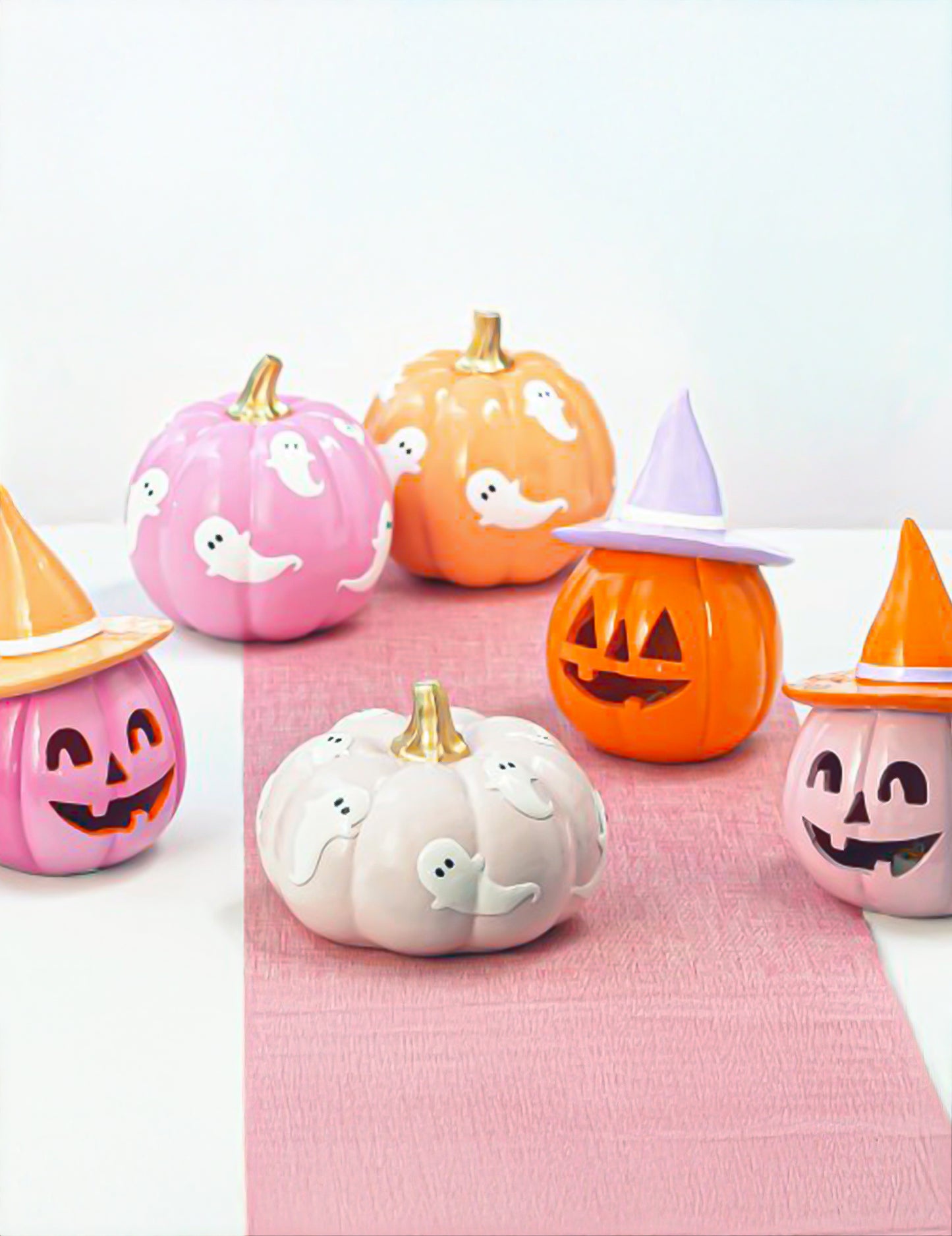 Декоративна тиква Summerween от розова смола с пастелно оранжева шапка 12,5 x 12,3 x 17 cm