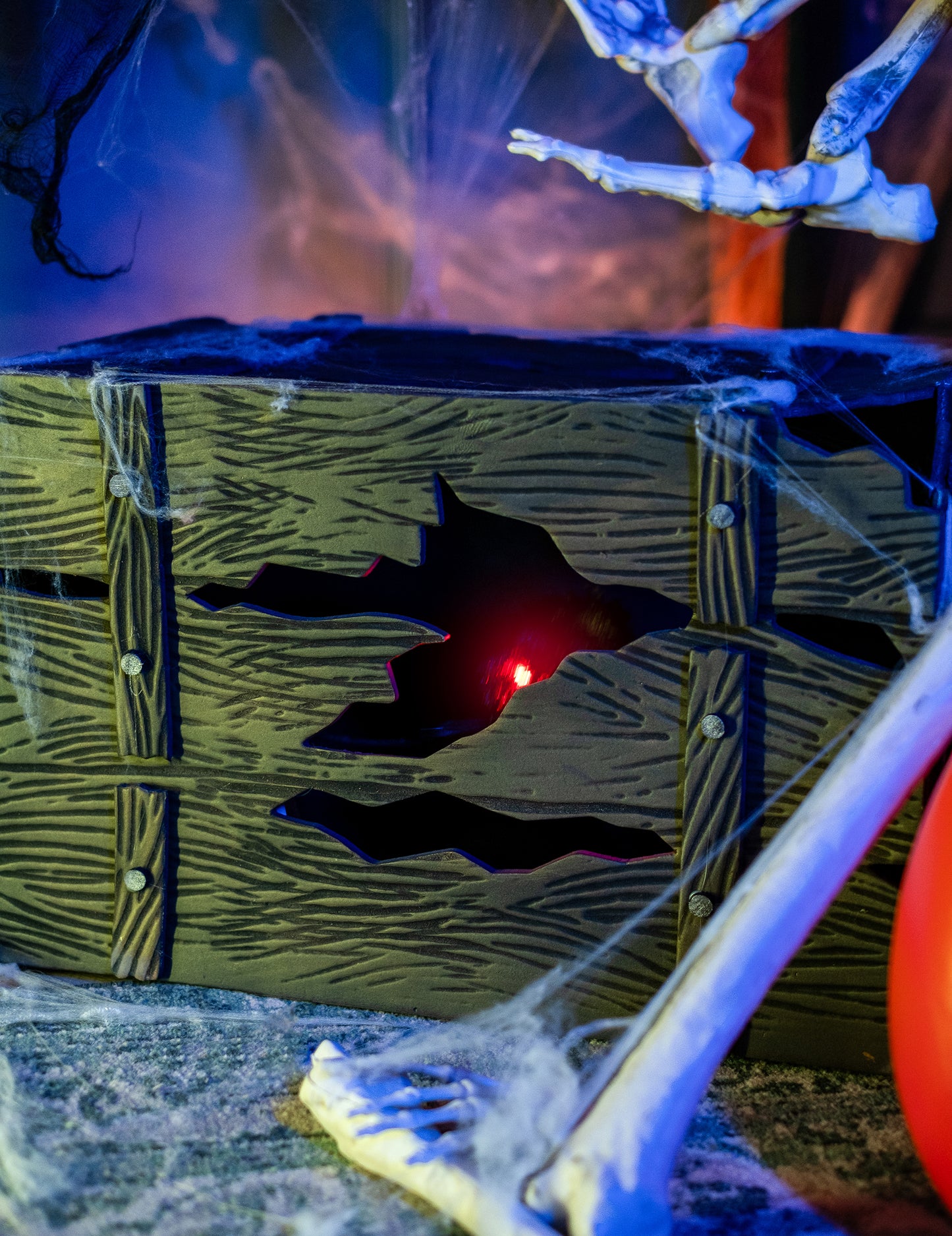 Лек и звуков сандък със скрито същество 46 х 30 см