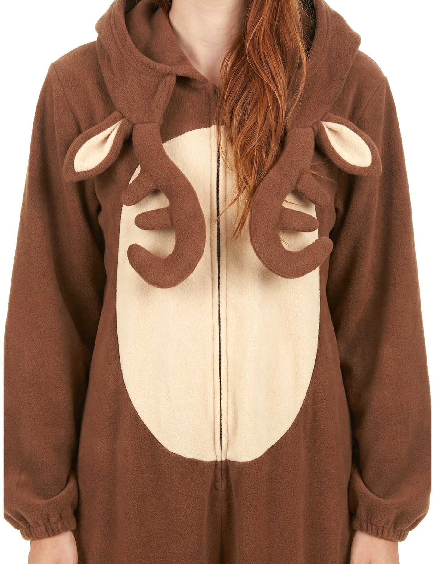 Жена на елени качулка