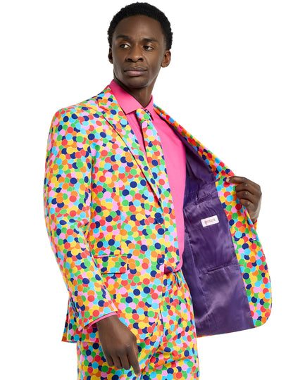 Костюм г -н Конфетарони се противопостави