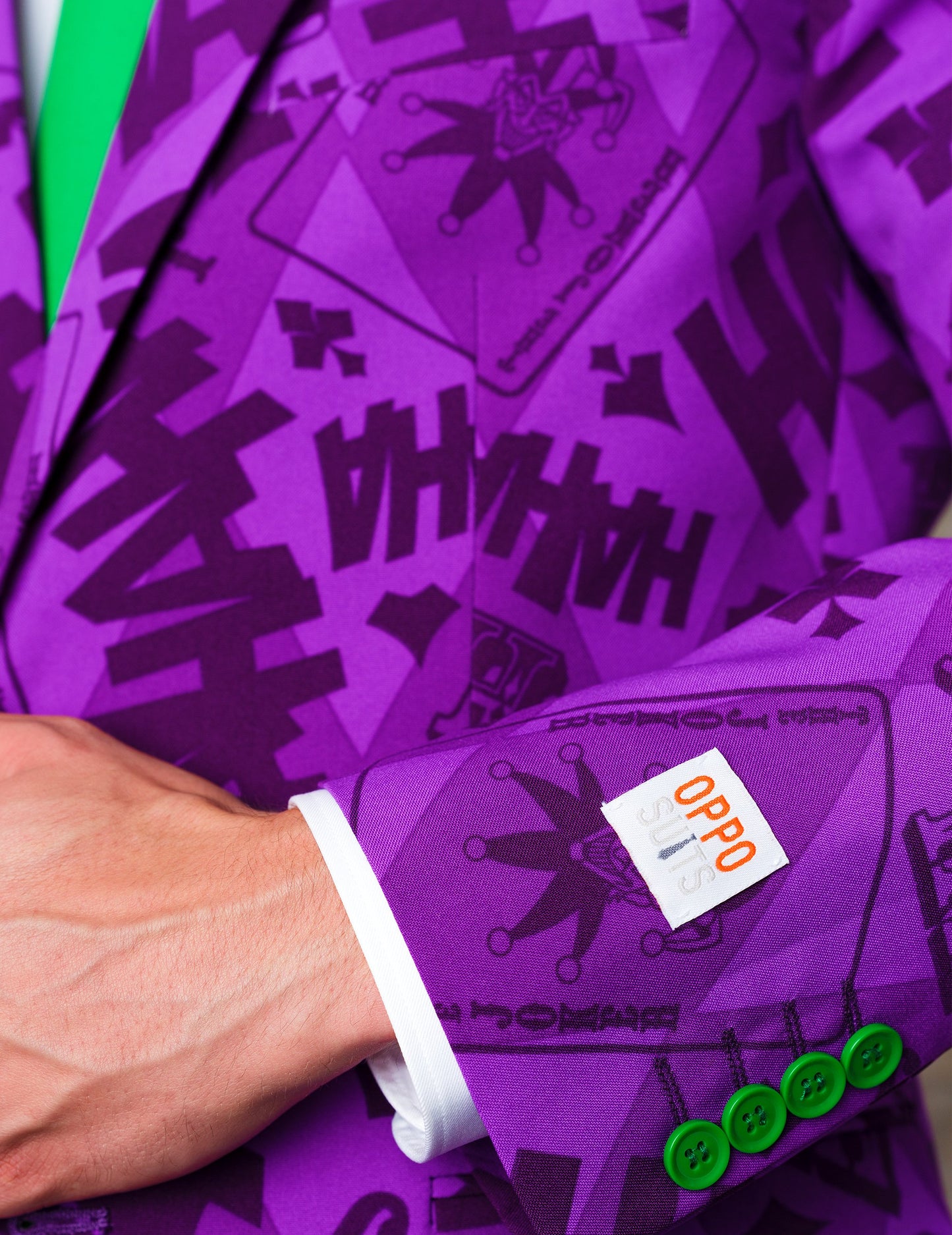 Детайл на етикета и принта на ръкава на костюма Mr. Joker Opposuits