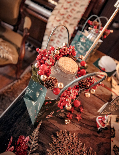 Венец от червени и златни горски плодове 15 cm 