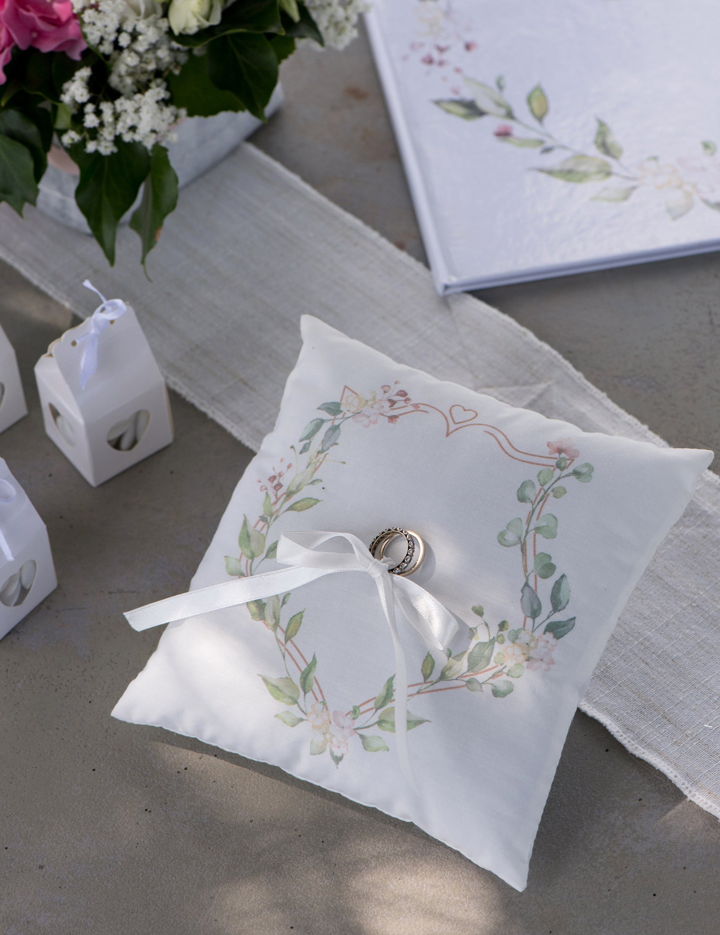 Възглавничка за венчална халка с ботанически мотив, 18 x 18 cm държач за пръстен