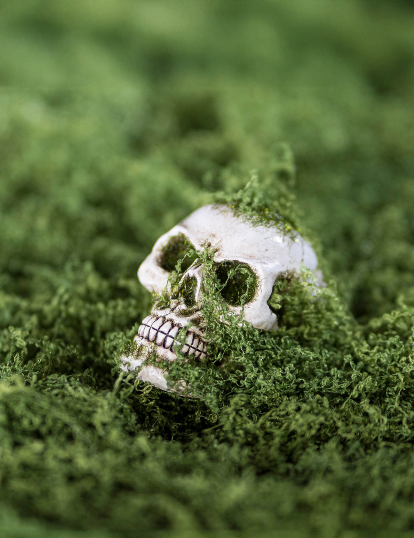 Череп с пяна от смола, 7 см