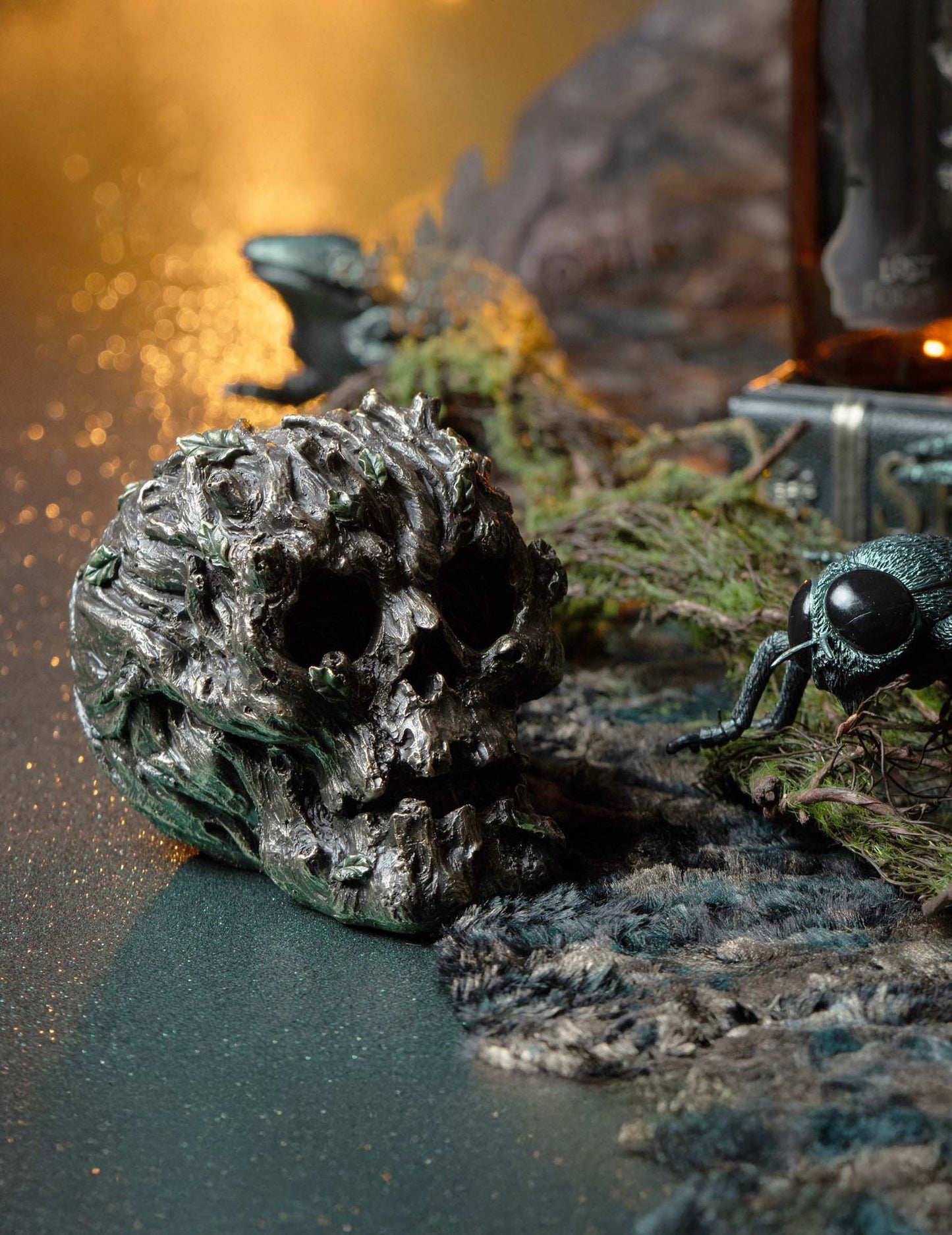 Череп от гора от смола, 14 см