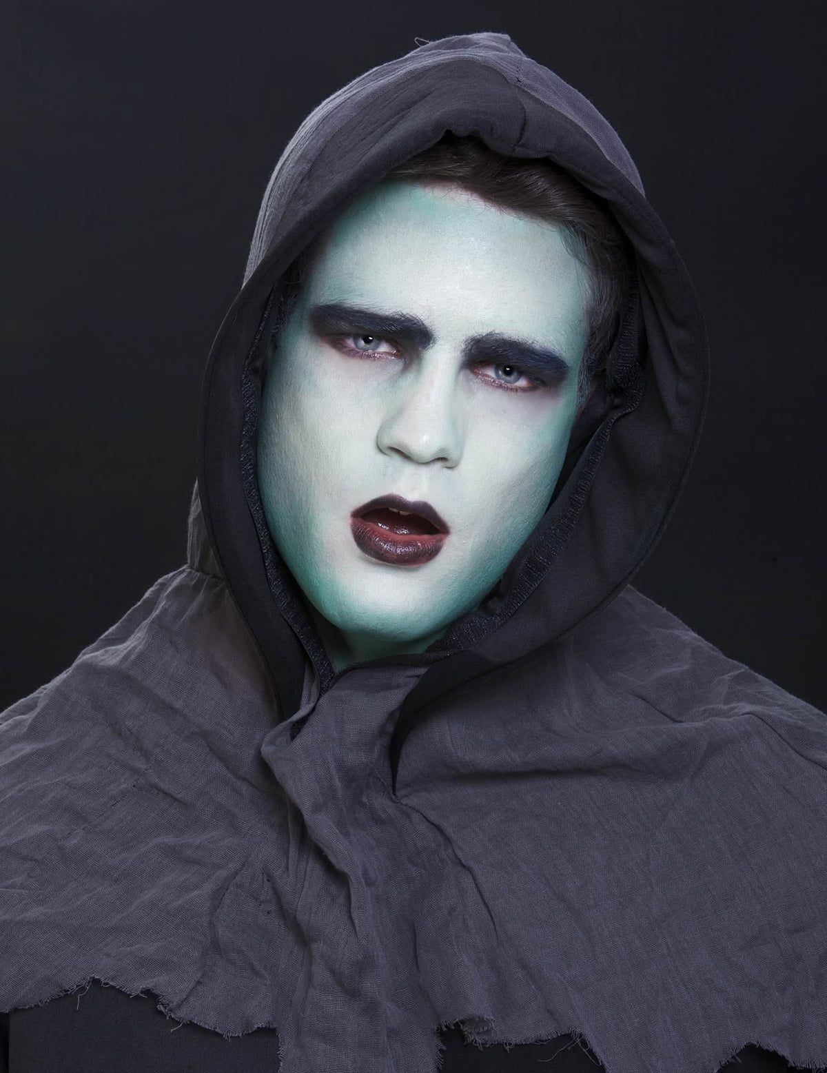Rendu du maquillage réalisé avec la crème phosphorescente maquillage fluo