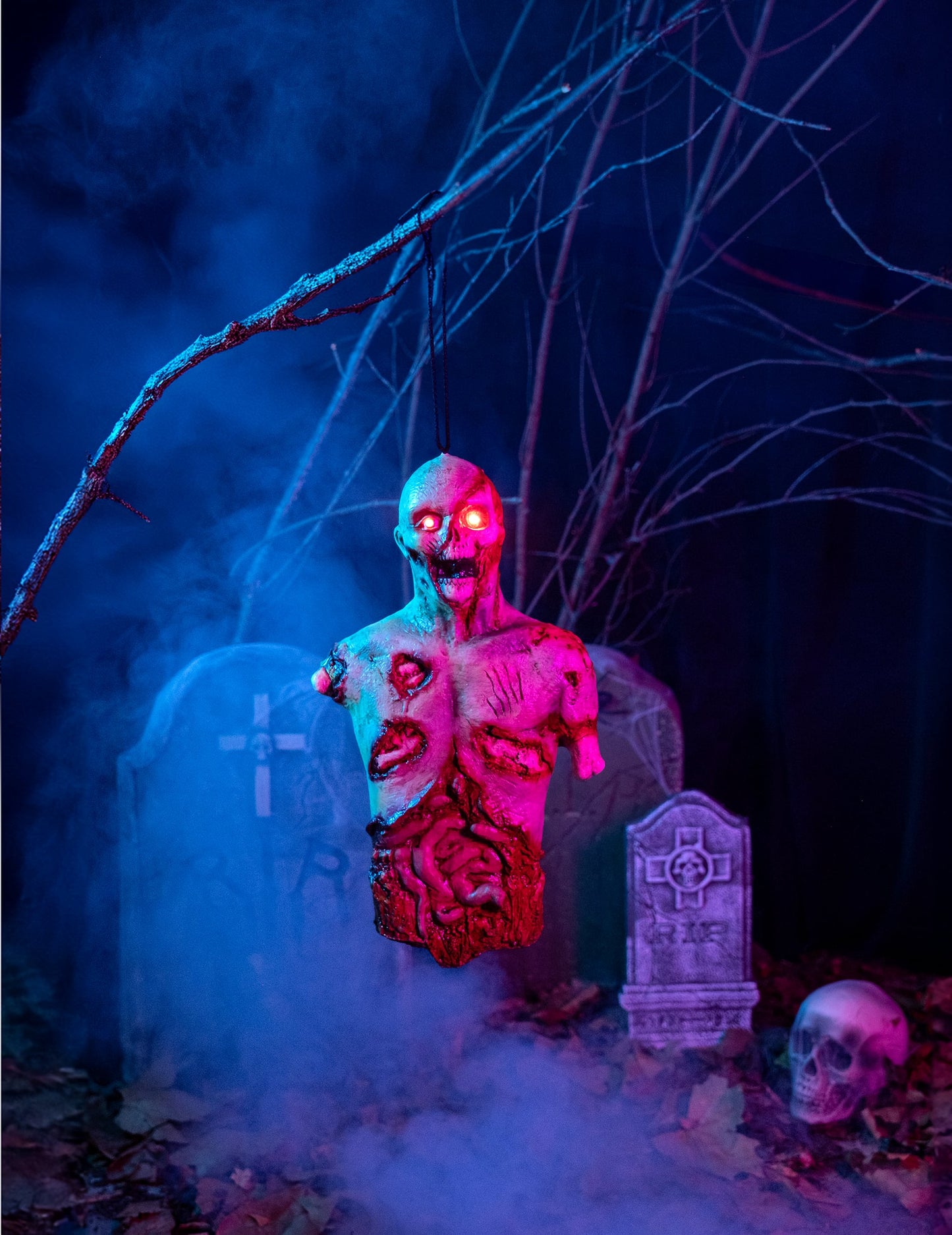 Décoration à suspendre lumineuse zombie pour Halloween aux yeux rouges et boyaux apparents