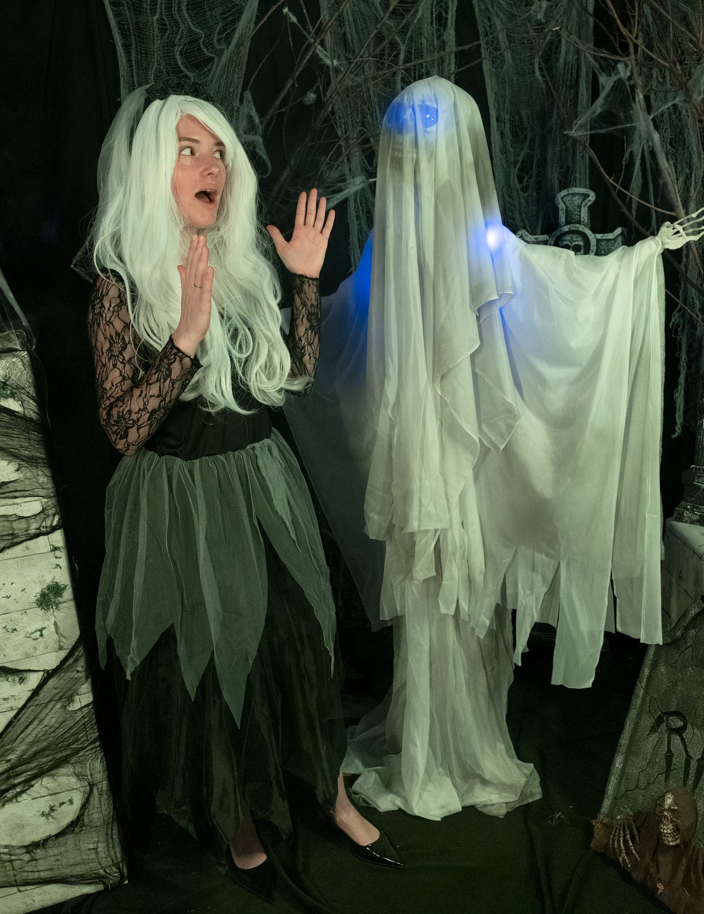 Анимирана декорация плаче призрак 170 cm