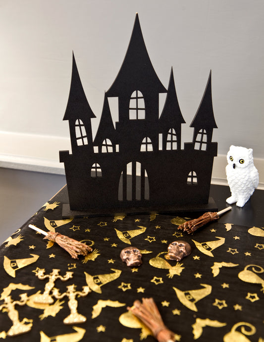 Mise en situation de la décoration château hanté pour Halloween en bois noir