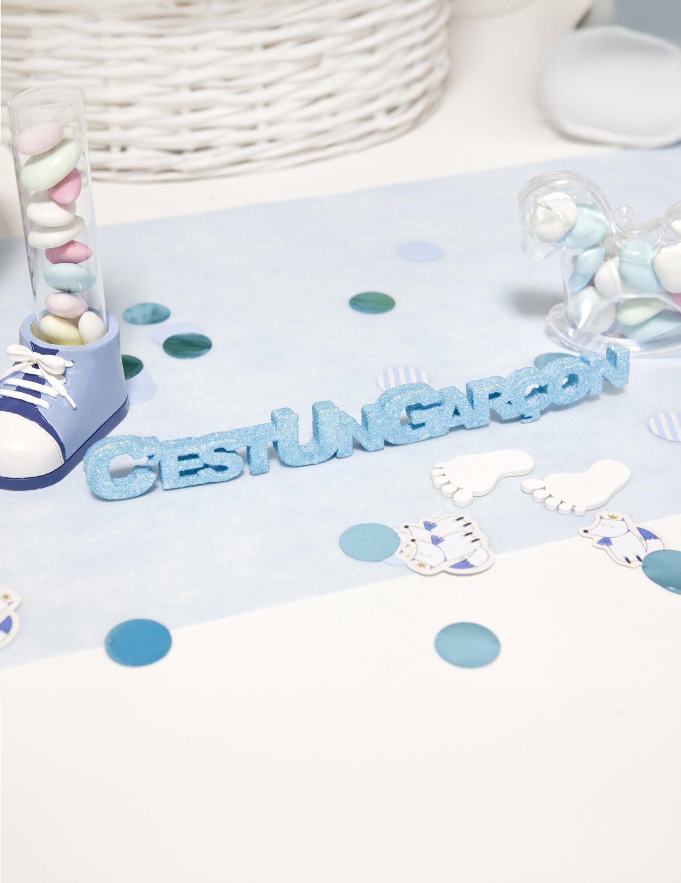 Декорация за маса: синьо момче с брокат