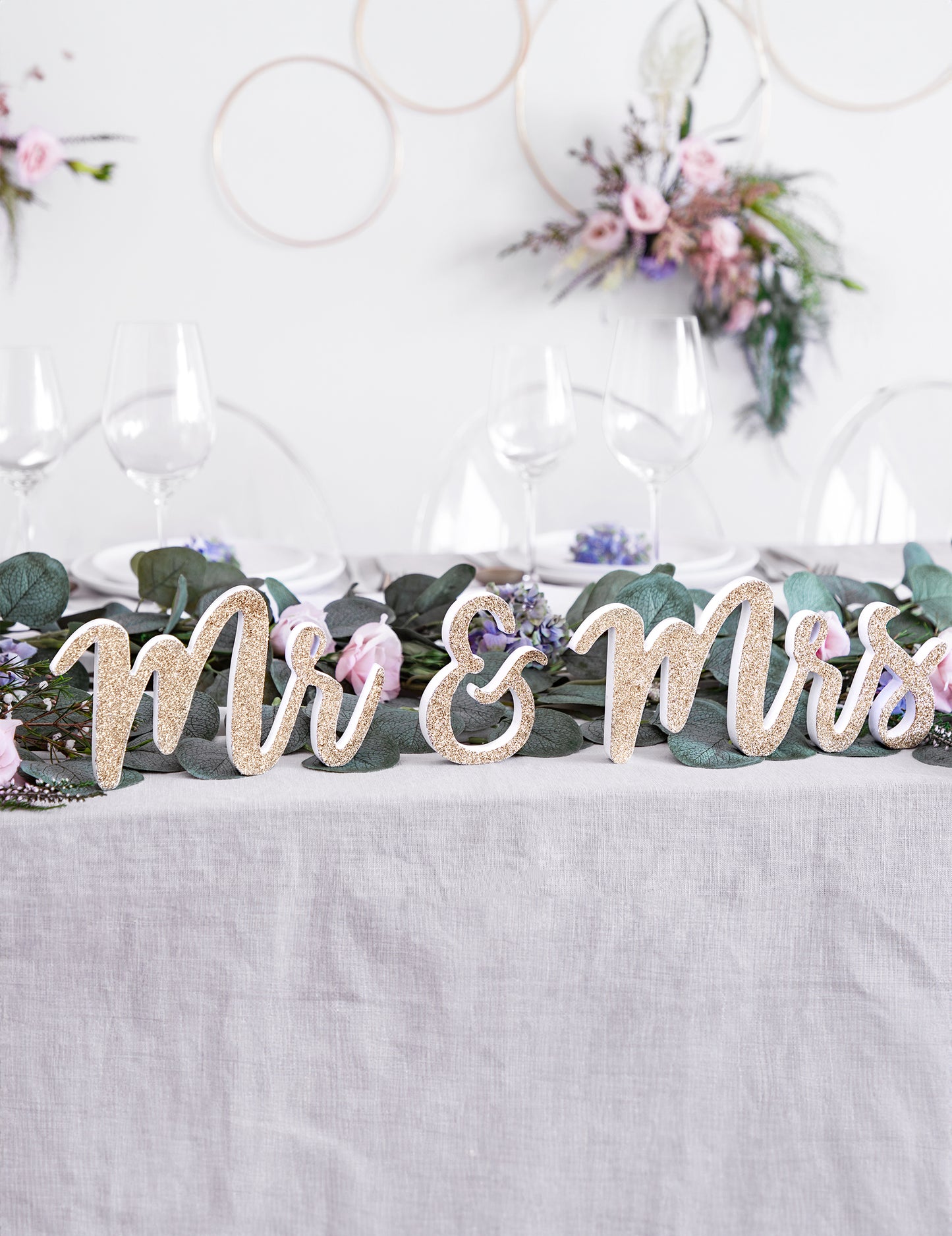 Дървена декорация „Г-н и Г-жа“ със златен брокат, 50 x 10 cm за сватба