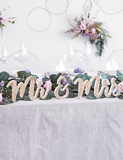 Дървена декорация „Г-н и Г-жа“ със златен брокат, 50 x 10 cm за сватба