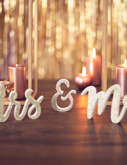 Дървена декорация „Г-н и Г-жа“ със златен брокат, 50 x 10 cm за сватба