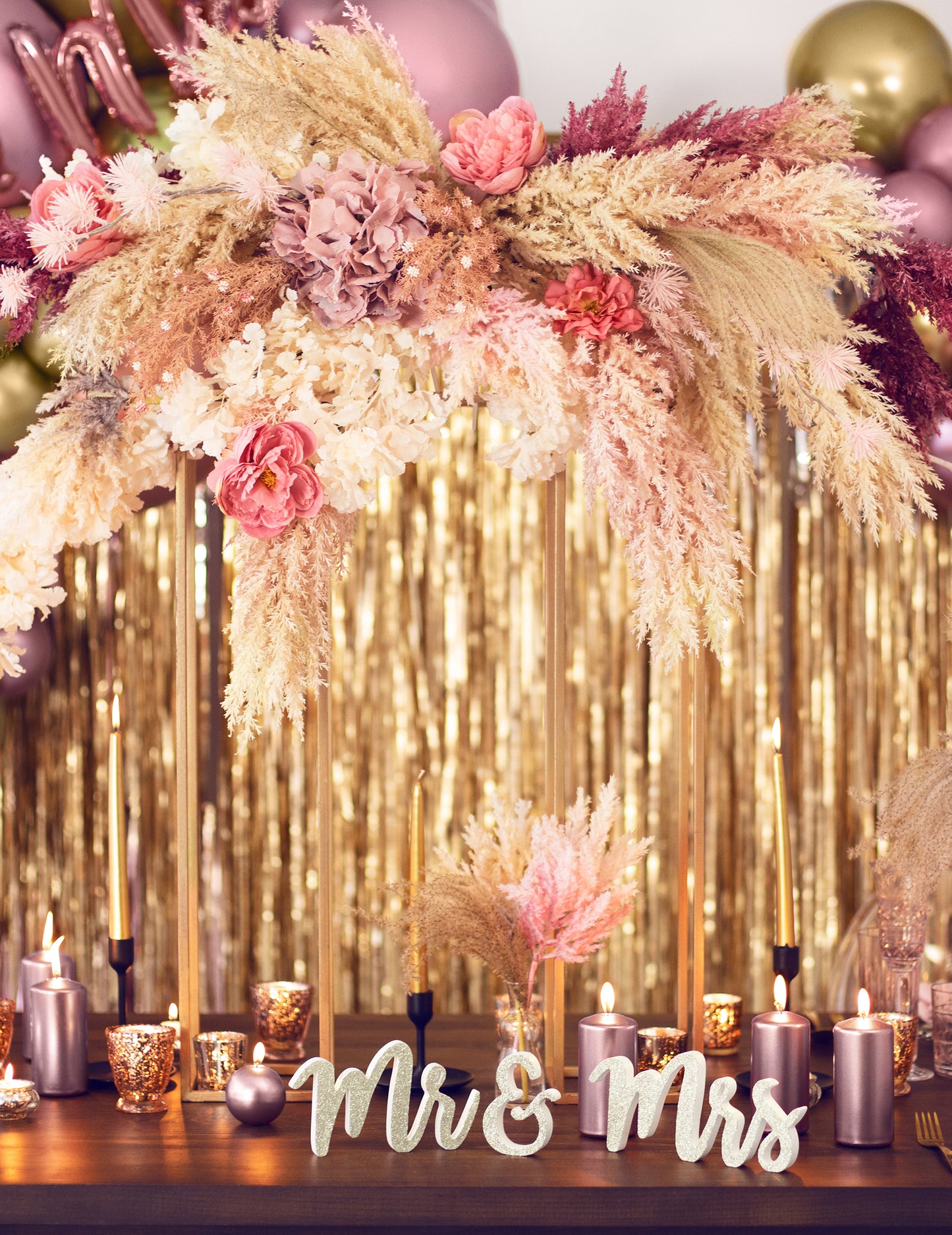 Дървена декорация „Г-н и Г-жа“ със златен брокат, 50 x 10 cm за сватба