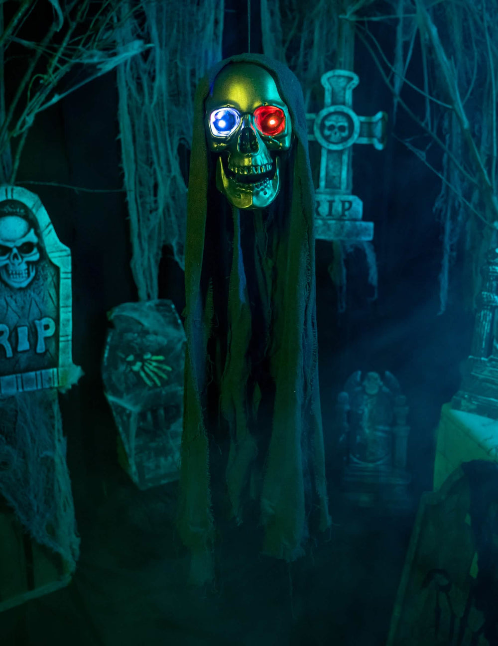 Висяща светлинна декорация за глава на жътварят за halloween с червен и син очи