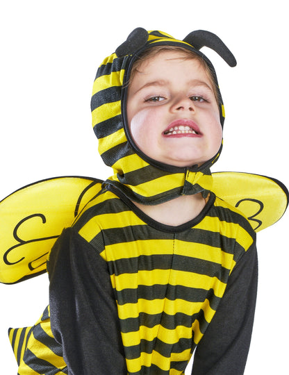 Крупен план на качулката с антени на костюма на пчела