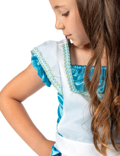 Детайл на рамото и златните завършеци на дегизировката Алиса за момиче