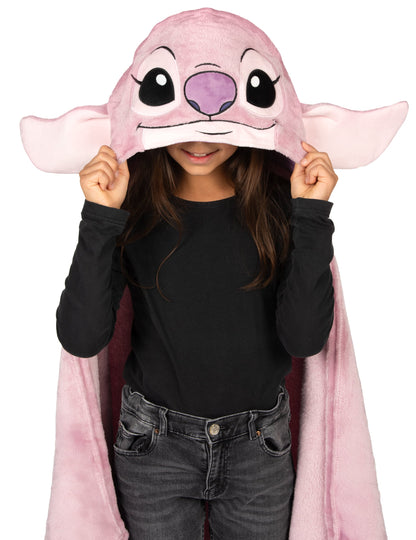 Gros plan sur la capuche du déguisement plaid polaire à capuche Angel Lilo & Stitch