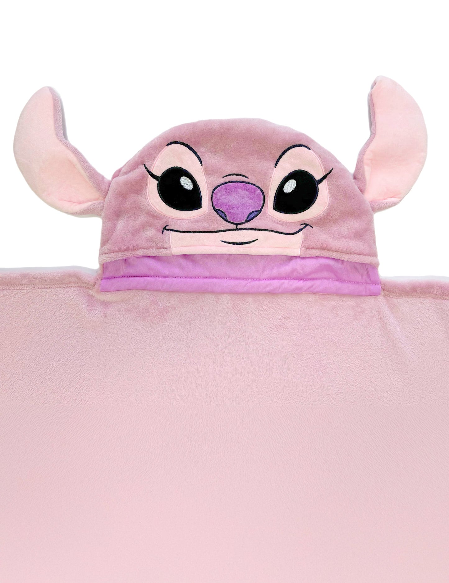 Gros plan sur la capuche du déguisement plaid polaire à capuche Angel Lilo & Stitch