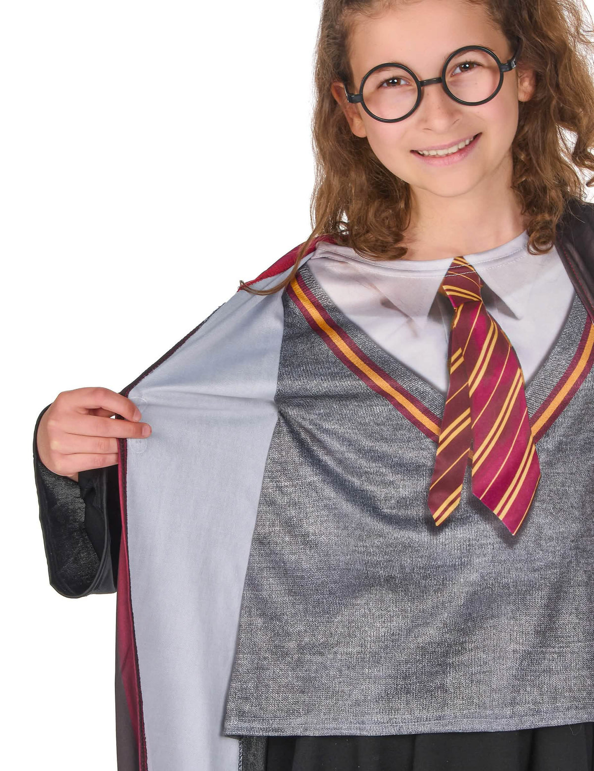 Детайл на вратовръзката и щампирания горнище на костюма с аксесоари Harry Potter™