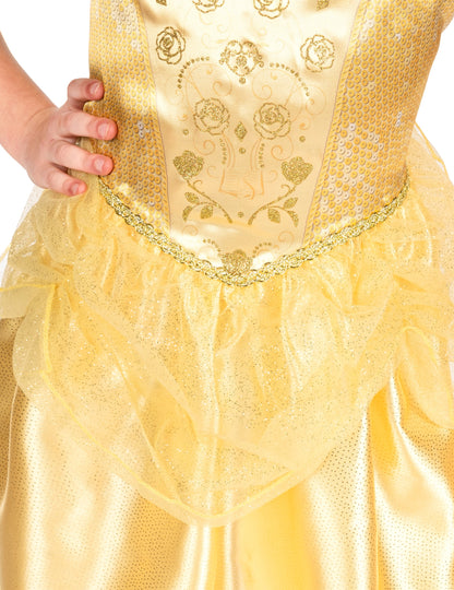 Класически прикрийте красиво момиче