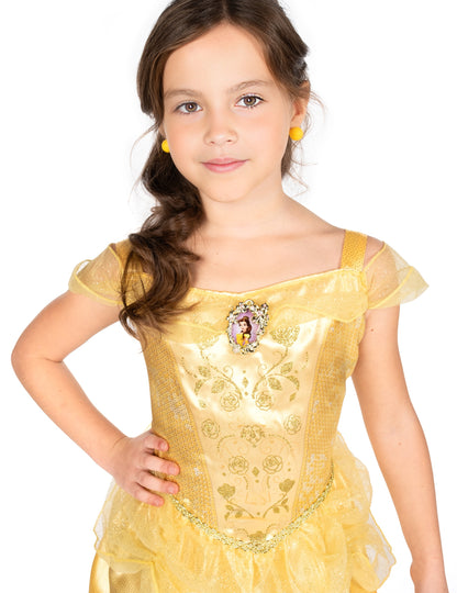 Класически прикрийте красиво момиче