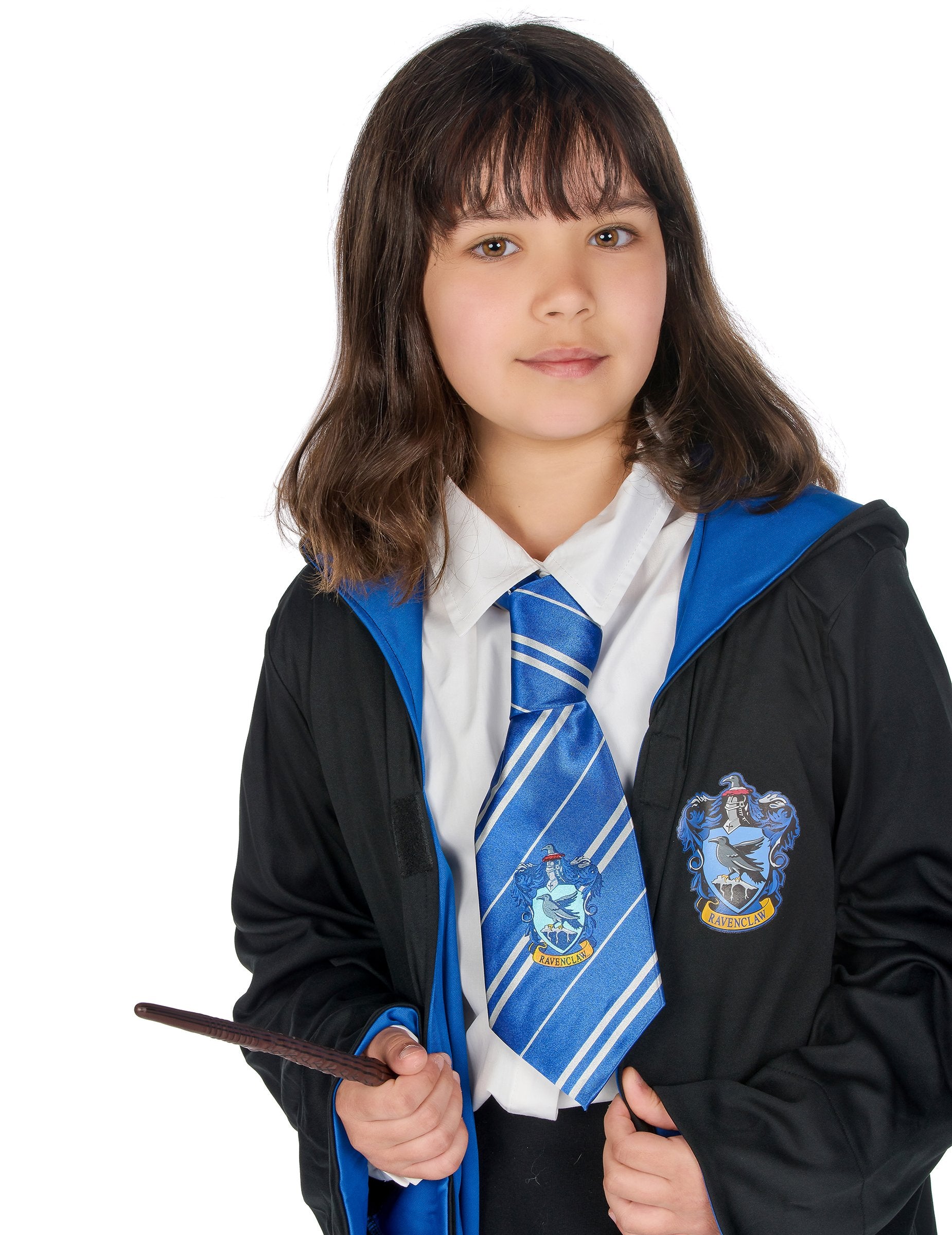 Gros plan sur le blason et la cravate du déguisement classique Serdaigle Harry Potter