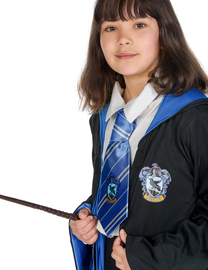 Vue du buste et de la baguette magique du déguisement classique Serdaigle Harry Potter