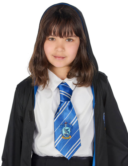 Gros plan sur la capuche et la cravate du déguisement classique Serdaigle Harry Potter