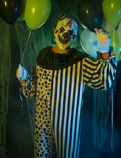 Черно -бели чудовищни ​​костюми за възрастни