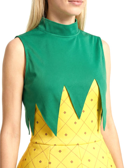 Детайл на яка и бюст на ананасовото костюмче за жени