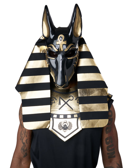 Gros plan sur le masque du déguisement de dieu Anubis luxe
