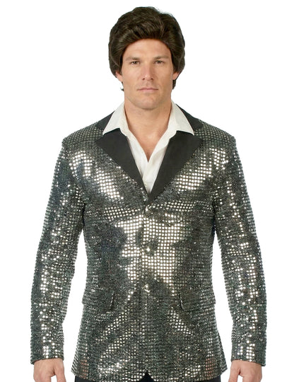 Gros plan sur la veste à paillettes argentées du déguisement disco pour homme